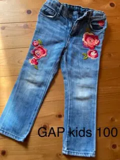 GAP kidsの花柄刺繍入りジーンズ
