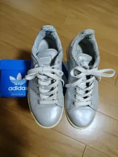 adidas Stan Smith シルバー スニーカー