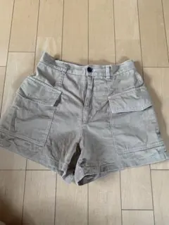 GU ベージュ カーゴショートパンツ