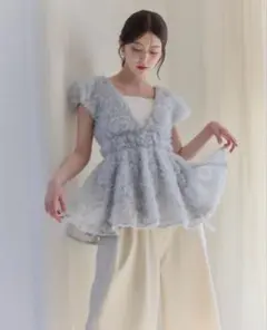 poláura ロマンティックサテンぺプラムトップス - メルカリ