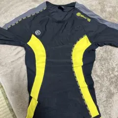 SKINS 半袖シャツ アンダーシャツ ラグビー サッカー