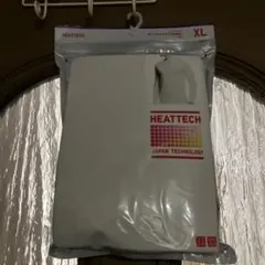 ユニクロ　新品　袋未開封　白　X L　タートルネックT（九分袖）