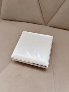 クレ・ド・ポーボーテ タンナチュレールプードルブラン