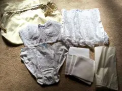 ホワイト ブライダルインナー D65 M 収納バッグ&白チーフ&ハンカチ付き