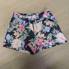 花柄ショートパンツ
