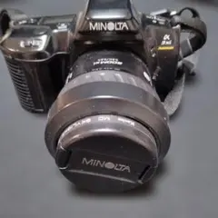 MINOLTA α 3xi 一眼レフカメラ 200mmレンズ　カバー付きのサムネイル