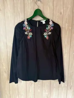 【9802】H&M 黒の長袖ブラウス刺繍付き