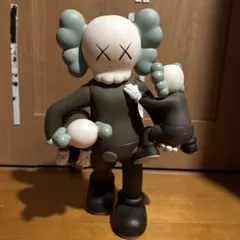 2025年最新】kaws フィギュアの人気アイテム - メルカリ