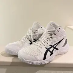 美品 asics バスケットボール シューズ ホワイト 22cmのサムネイル