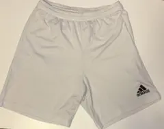 adidas ホワイトショートパンツ