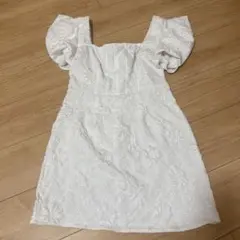 【SHEIN】1度のみ着用 刺繍入りホワイトミニワンピース