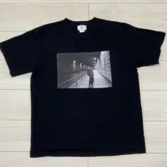 ベンドラメ礼生　モノクロ写真プリント Tシャツ 黒