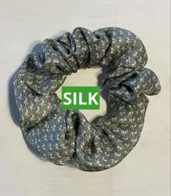 シルク　プリントネクタイリメイク　 ハンドメイド シュシュ　グリーン　ゾウ柄