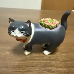 猫のフィギュア 花付き