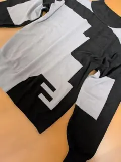 幾何学模様 長袖ハイネックセーター ブラック・グレー