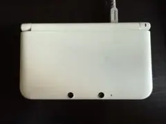 ニンテンドー3DS LL ホワイト 本体 タッチペン無し、充電器•SDカード付属