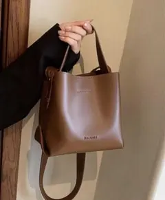 ブラウン ショルダーバッグ