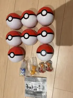 ポケモンボール型カプセルとフィギュア