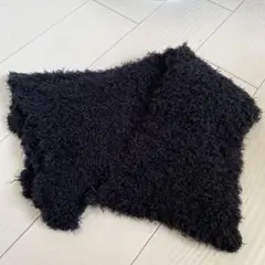 黒いファー風マフラー 不規則な形
