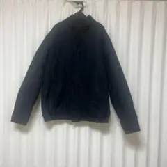 シンプルな黒のアウター