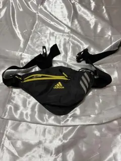 adidas ボディバッグ ブラック/イエロー