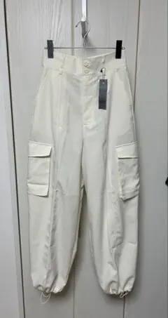 アイボリー カーゴパンツ