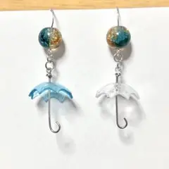 ガラス玉とシンプルな傘のピアス︎✿ブルー×クリア ハンドメイドピアス レジン