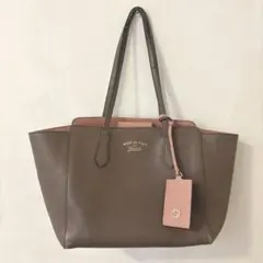 GUCCI グッチ スウィング チャーム付き ハンドバッグ バイカラー GUCCI グッチ スウィング チャーム付き ハンドバッグ バイカラー