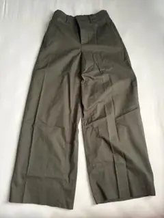 UNIQLO オリーブグリーン パンツ