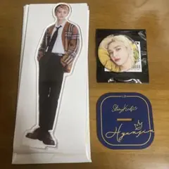 ストレイキッズ スキズ ヒョンジン アクスタ 缶バッジ ファミマ Victory