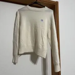 アイボリー PRロゴ クルーネックセーター Fredy emue