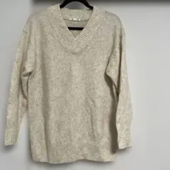 GU Vネックオーバーサイズ　長袖ニットセーター Sサイズ アイボリー