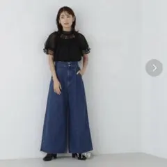 ナチュラルビューティーベーシック　ブーツカットデニムパンツのサムネイル