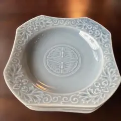 古伊万里　骨董　水色　角皿　陰刻花蝶文　四枚組　美品 古伊万里 骨董 水色 角皿 陰刻花蝶文 四枚組 美品 - メルカリ