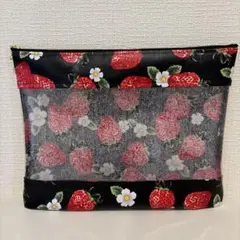 ハンドメイド　スケルトンポーチ30 いちご柄 ラミネート