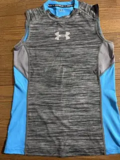 美品　アンダーアーマーYLGノースリーブ