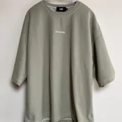 AZUL BY MOUSSY Tシャツ カーキ ロゴ刺繍のサムネイル