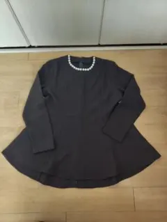 パラスパレス 美品バックリボンピンポイントフラワー刺繍キーネック 