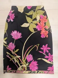 美品　1回着用　COLB COUTURE 花柄 ひざ丈 スカートサイズ42のサムネイル