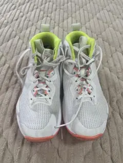 バスケットボールシューズ