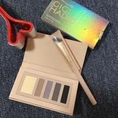 Maybelline Gigi Hadid アイシャドウパレット　ブラシのサムネイル