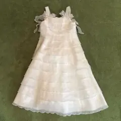 ホワイト　デザインドレス