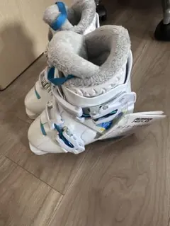 値下げ【新品】子ども用ホワイトスキー靴　タグ付き　18センチ　早い者勝ち