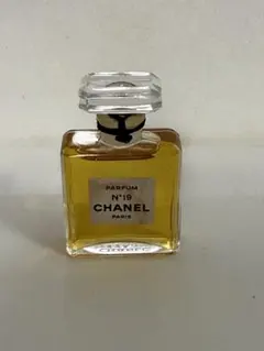 CHANEL N°19 Eau de Parfum 50ml