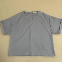 【BEAUTY & YOUTH 】ブルーVネック 半袖シャツ