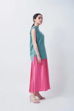 yori サテンプリーツスカート