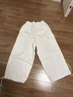 ホワイトカーゴパンツ