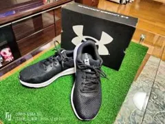 【極美品！】UNDER ARMOURメンズランニングシューズ（26.5cm）