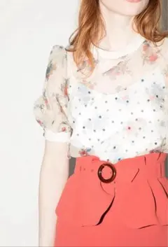 Lily Brown リリーブラウン 花柄ブラウスのサムネイル