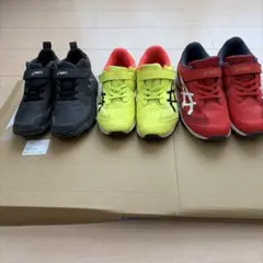 アシックススニーカー　３点セット　セール！